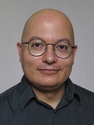 Nadir, professeur de mathématiques et physique-chimie